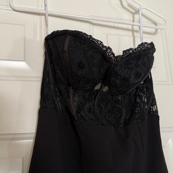 Elegant Black Lace Strapless Dress - Picture 2 of 4